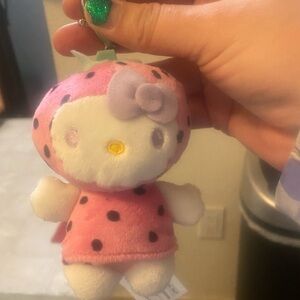 Hello kitty strawberry keychain